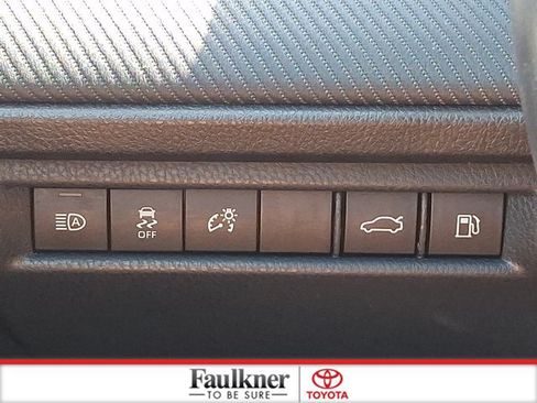 Used 2025 Toyota Camry SE FWD image 25