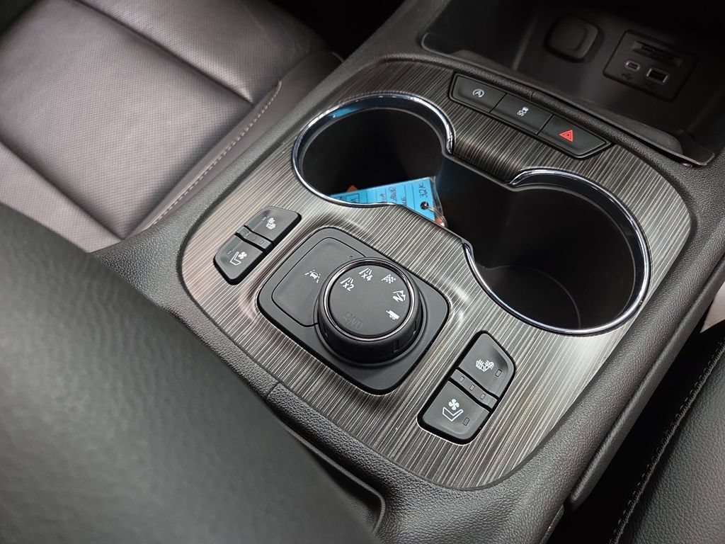 Used 2023 GMC Acadia SLT w/ Elevation Edition AWD/4WD image 18