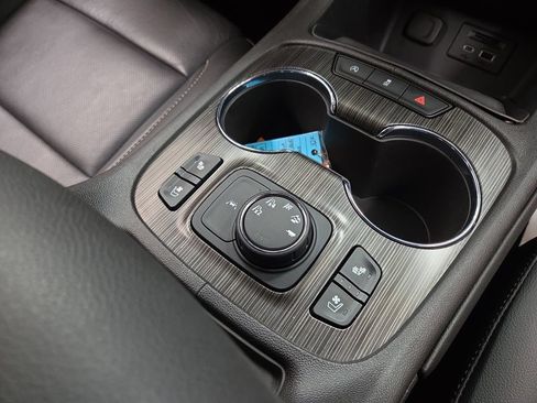 Used 2023 GMC Acadia SLT w/ Elevation Edition AWD/4WD image 18