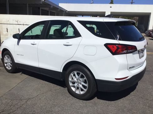 Used 2023 Chevrolet Equinox LS FWD image 3