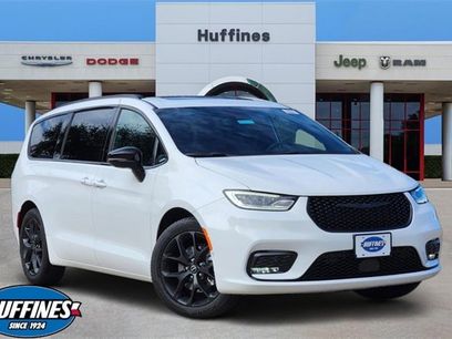 New 2026 Chrysler Pacifica Limited