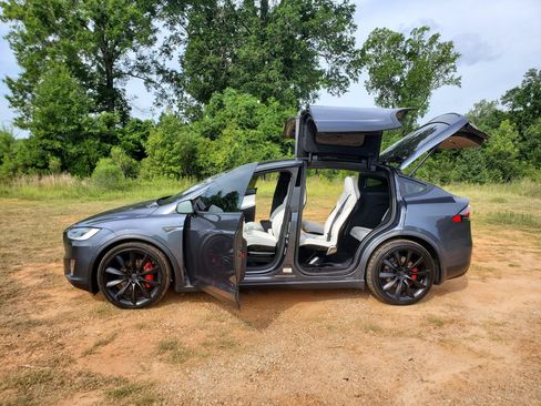 Used 2016 Tesla Model X Performance AWD/4WD image 14