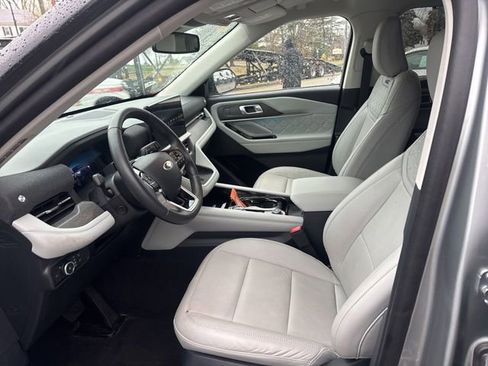 Certified 2025 Ford Explorer Platinum w/ LUX Leather Package AWD/4WD image 11