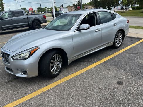 Used 2019 INFINITI Q70 Luxe w/ Proactive Package AWD/4WD image 5