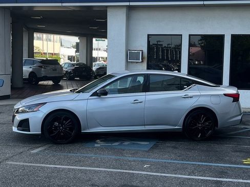 Used 2023 Nissan Altima 2.5 SR image 4
