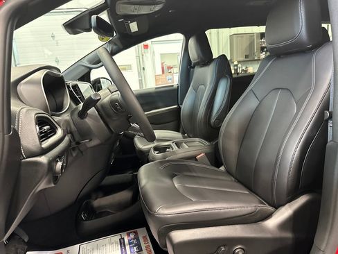 New 2027 Chrysler Pacifica Select AWD/4WD image 15