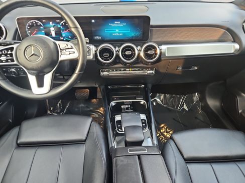 Used 2020 Mercedes-Benz GLB 250 4MATIC w/ Premium Package image 11