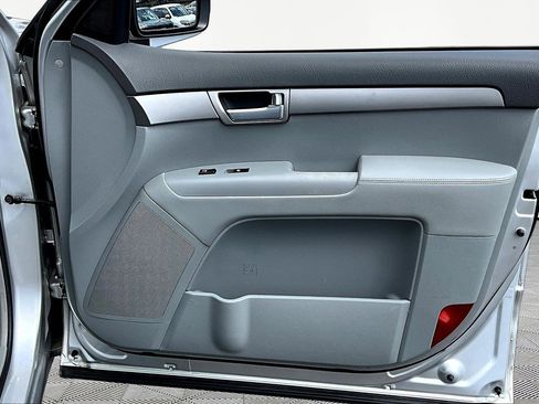 Used 2009 Kia Borrego LX w/ Convenience Pkg image 27