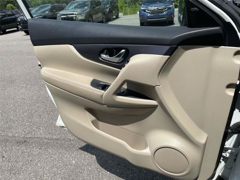 Used 2016 Nissan Rogue SV w/ SV Premium Package AWD/4WD image 19