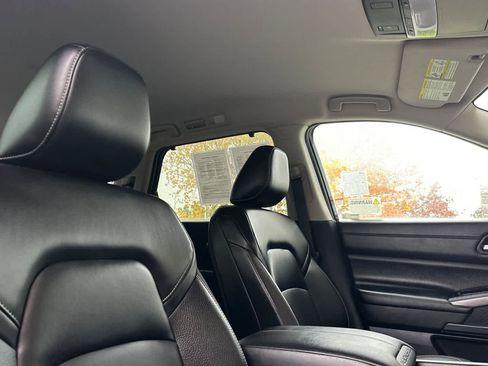 Used 2025 Nissan Pathfinder SL w/ Cargo Package image 19