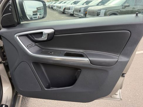 Used 2016 Volvo XC60 T5 Premier w/ Proximity Package image 15