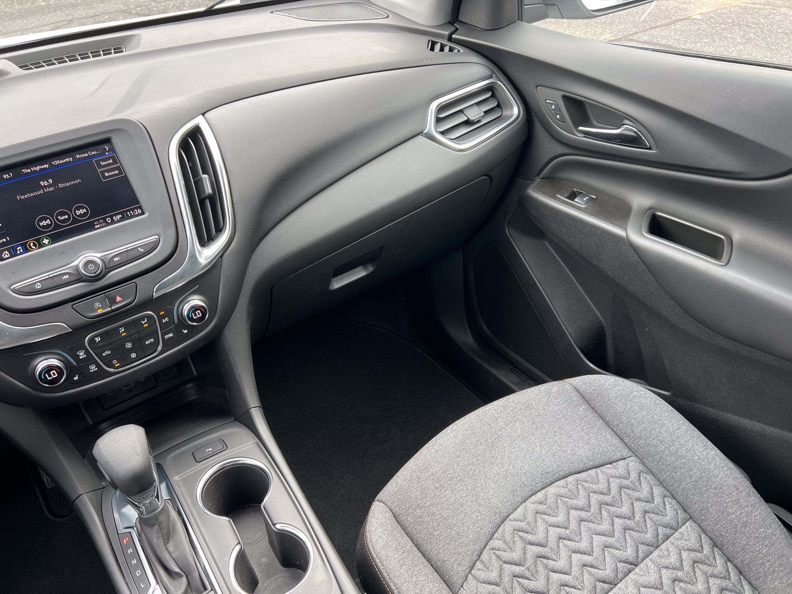 Used 2024 Chevrolet Equinox LT FWD image 30