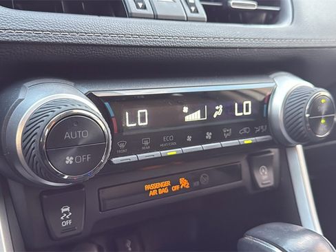 Used 2021 Toyota RAV4 XLE Premium w/ Carpet Mat Package (TMS) image 27