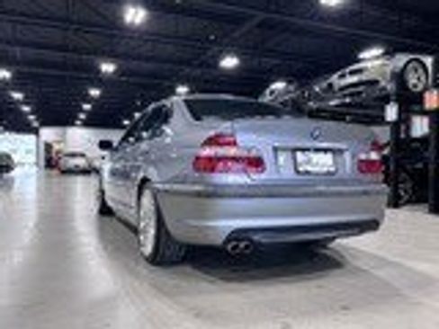 Used 2005 BMW 330i Sedan RWD image 2