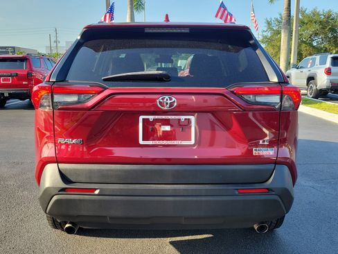 Used 2020 Toyota RAV4 LE FWD image 10