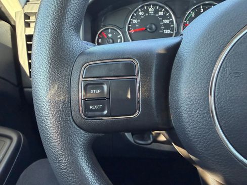 Used 2012 Jeep Liberty Sport image 25