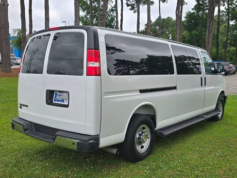Used 2025 Chevrolet Express 3500 LT w/ LT Preferred Equipment Group RWD image 5