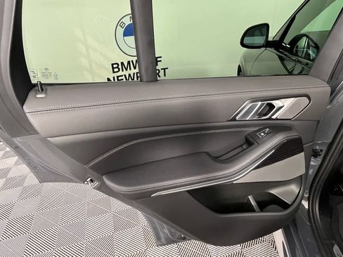 Used 2025 BMW X5 xDrive40i w/ M Sport Package AWD/4WD image 26