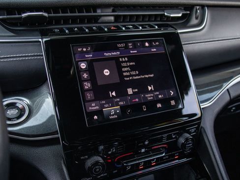 Used 2021 Jeep Grand Cherokee L Laredo image 16