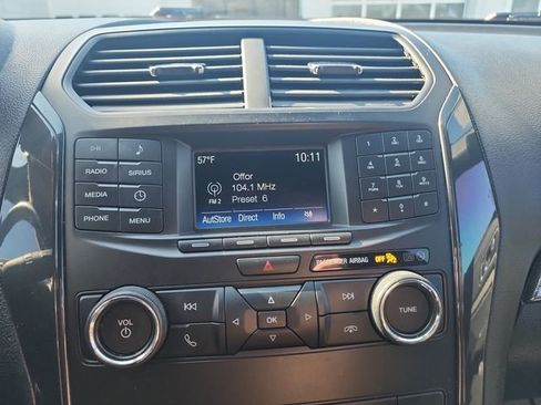 Used 2018 Ford Explorer XLT FWD image 22