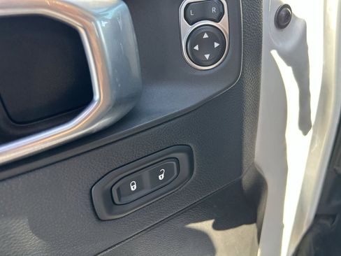 Used 2024 Jeep Wrangler Unlimited Sahara AWD/4WD image 31
