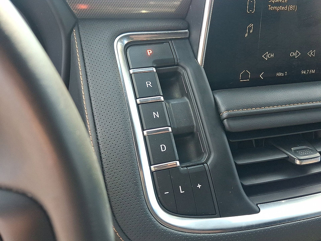 Used 2023 GMC Yukon XL AT4 AWD/4WD image 18