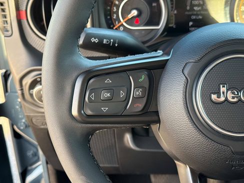 Certified 2025 Jeep Gladiator Rubicon w/ Safety Group image 30