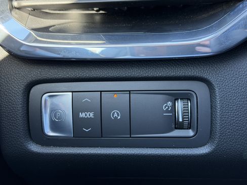 Used 2025 GMC Acadia Elevation image 27