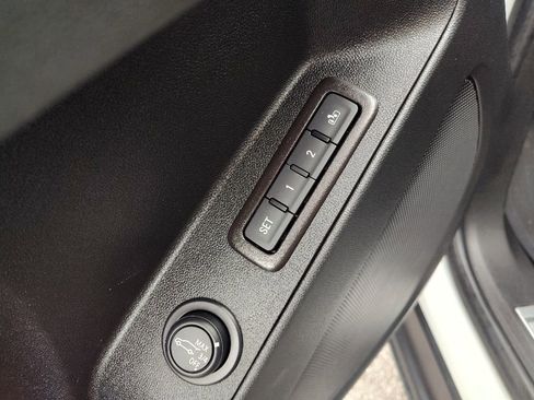 Used 2020 Chevrolet Equinox Premier image 19