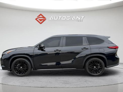 Used 2023 Toyota Highlander XSE FWD image 6
