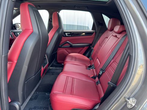Used 2023 Porsche Cayenne AWD/4WD image 45