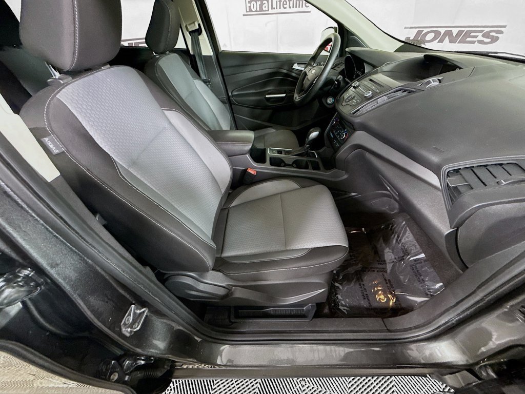 Used 2018 Ford Escape SE w/ Ford Safe & Smart Package FWD image 27