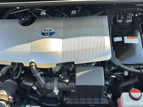 Used 2016 Toyota Prius Two image 33