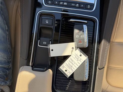 Used 2020 Jaguar F-PACE Prestige image 31