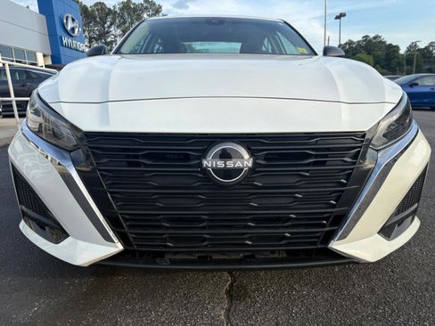 Used 2024 Nissan Altima 2.5 SV FWD image 5