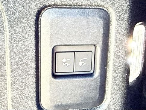 New 2026 Land Rover Defender 110 X-Dynamic SE AWD/4WD image 13