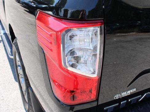 Used 2019 Nissan Titan SV w/ SV Convenience Package AWD/4WD image 11