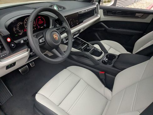 New 2026 Porsche Cayenne S image 4