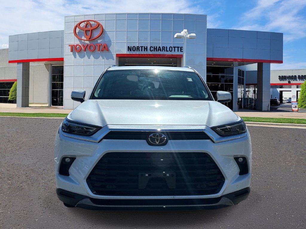 Used 2024 Toyota Grand Highlander FWD image 3