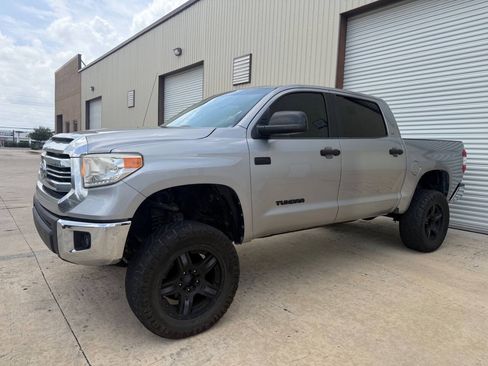 Used 2017 Toyota Tundra SR5 w/ SR5 Upgrade Package AWD/4WD image 1