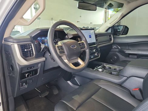 Used 2024 Ford Expedition XLT RWD image 14
