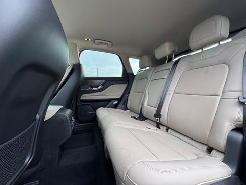 Used 2025 Lincoln Corsair Reserve AWD/4WD image 13