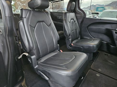 Used 2020 Chrysler Pacifica Touring-L Plus image 34