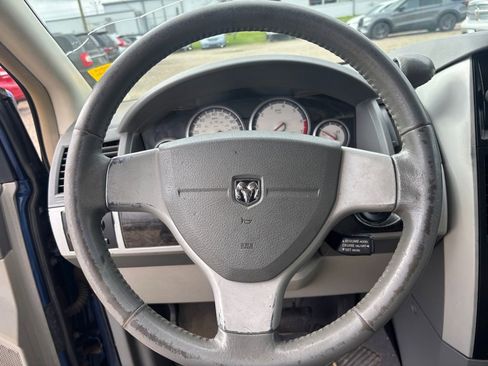 Used 2010 Dodge Grand Caravan SXT FWD image 30