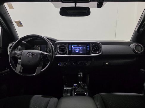 Used 2016 Toyota Tacoma TRD Sport image 2