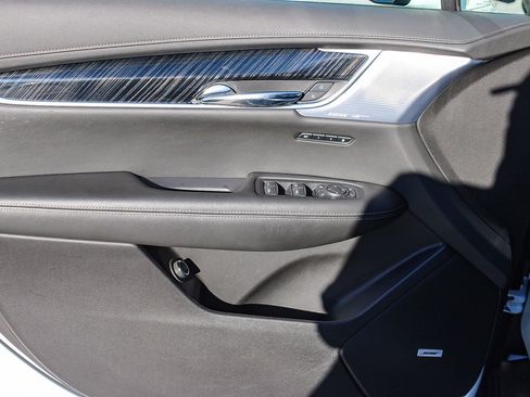 Used 2023 Cadillac XT6 Premium Luxury image 21