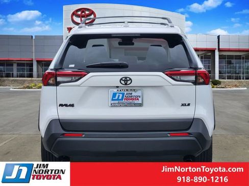 Used 2025 Toyota RAV4 XLE w/ Convenience Package image 7