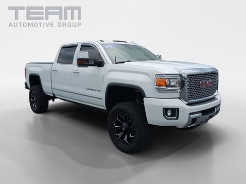 Used 2017 GMC Sierra 2500 Denali w/ Suspension Package, Off-Road AWD/4WD image 1