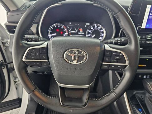 Used 2023 Toyota Highlander XLE FWD image 23