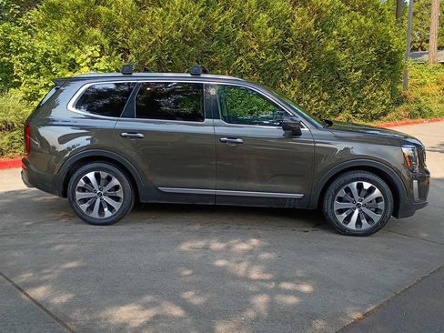Used 2022 Kia Telluride EX w/ EX Premium Package AWD/4WD image 3